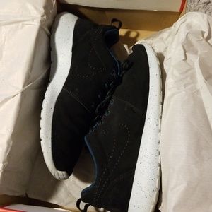 Nike wnms Rosherun suede